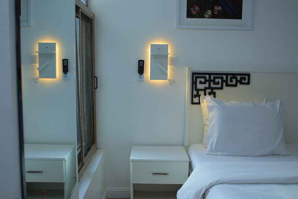 The Glass Residence, photo 2