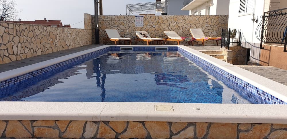 Apartmani Slavica, Okrug