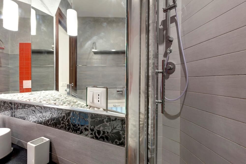 Bathroom at Servi 7