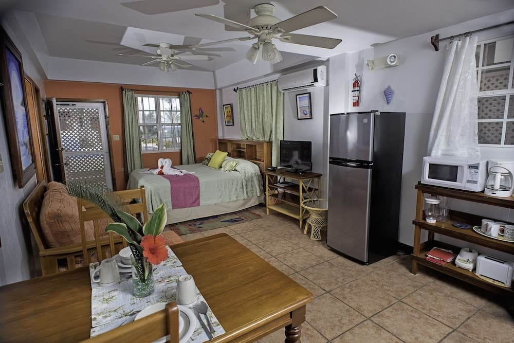 Miramar Apartments, Placencia, photo 2