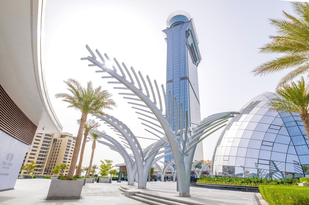 Ultra Luxury Palm Tower with Shared Hotel Facilities, Dubai
