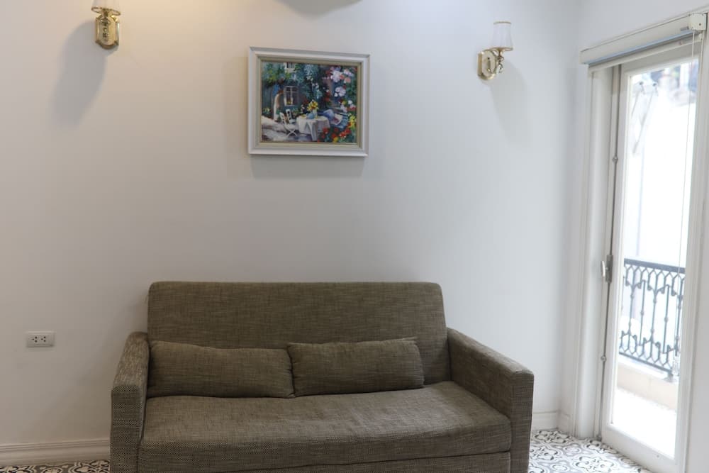 Luxe Paradise Suites Hotel Dich Vong Hau, Hanoi, photo 2