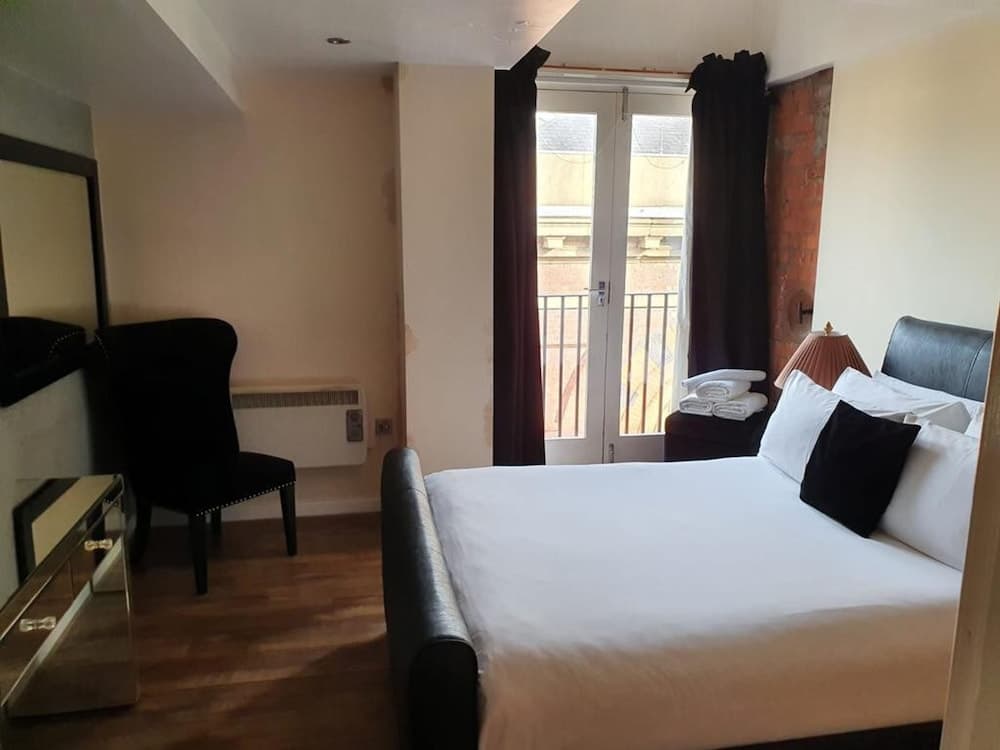 Contractor Bookers at Infinity Apartments, Liverpool, photo 6