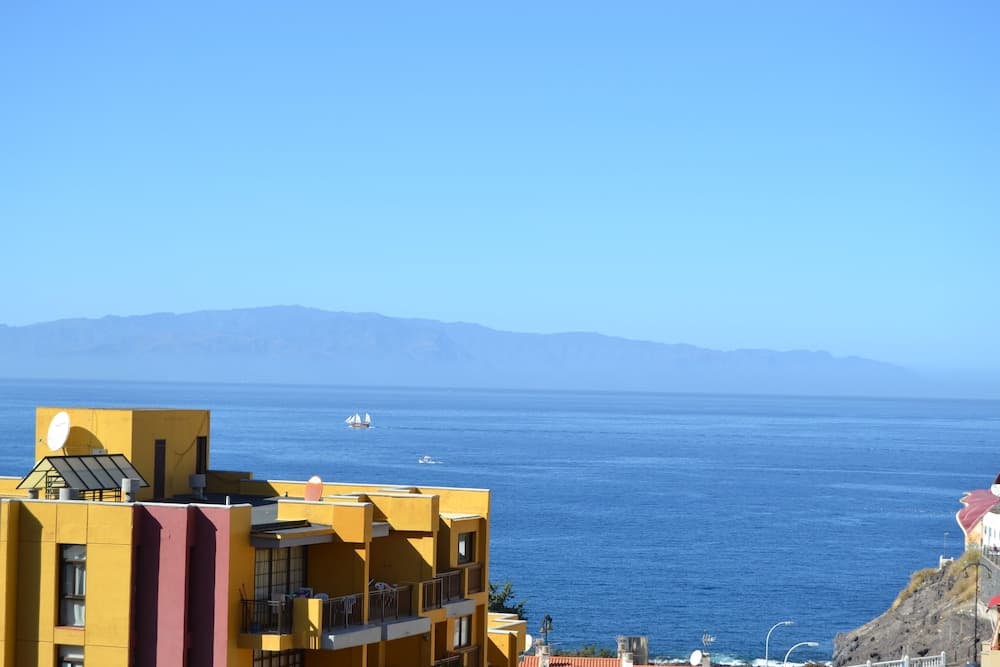 Olivia Sunbeach, Santiago del Teide