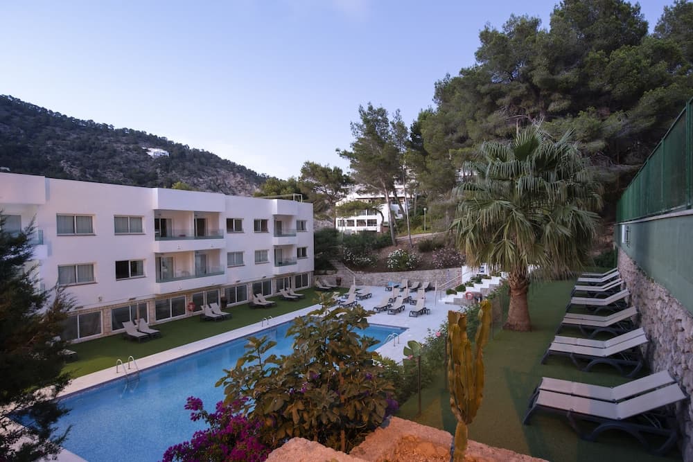 Hotel Apartamentos El Pinar, Santa Eulalia del Río, photo 5