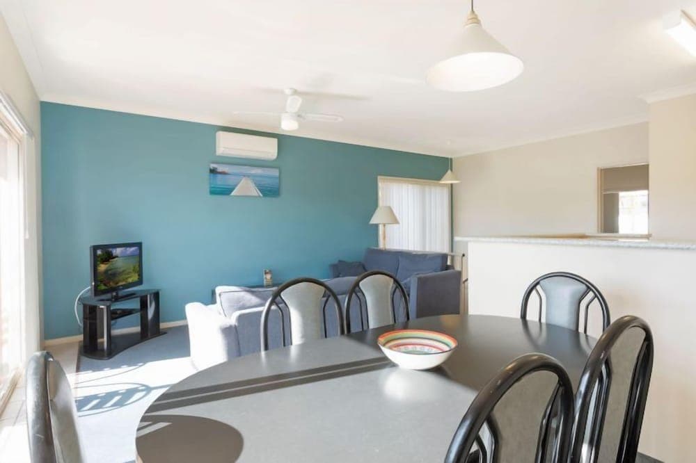 Beaches Apartments Merimbula, Merimbula, photo 3