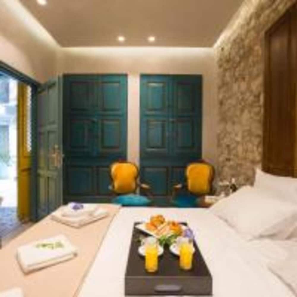 Libretto Suites, Lefkada
