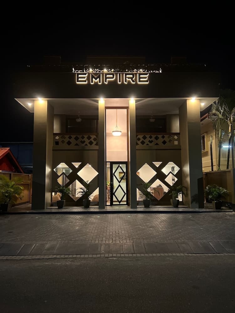 Empire 2 Marthastraat, Paramaribo