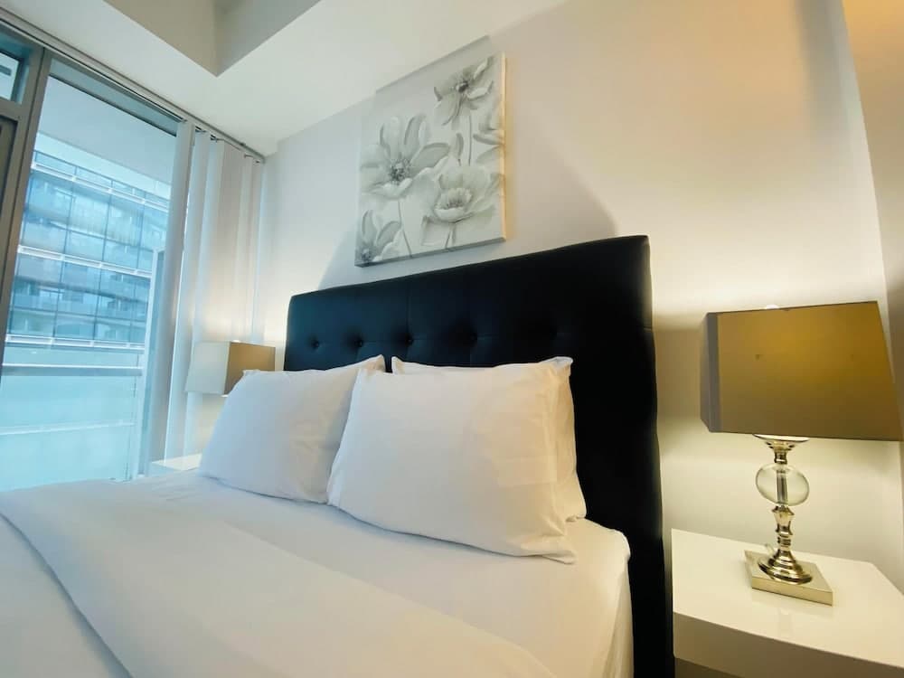 Rivetstays - The Studios, Toronto, photo 2