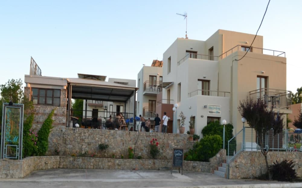 Alexandros M, Platanias
