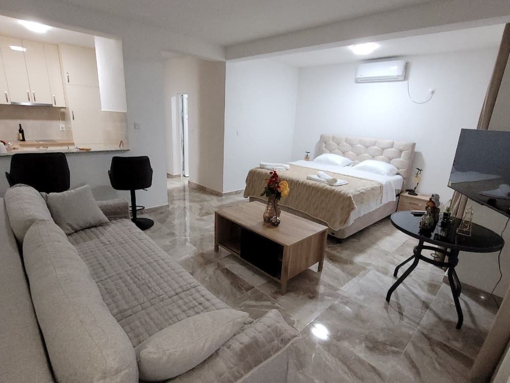 Montenegro Apartments Phoenix, Bar, photo 2