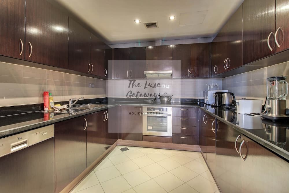 Kitchen at Luxe Getaways Palm Jumeirah