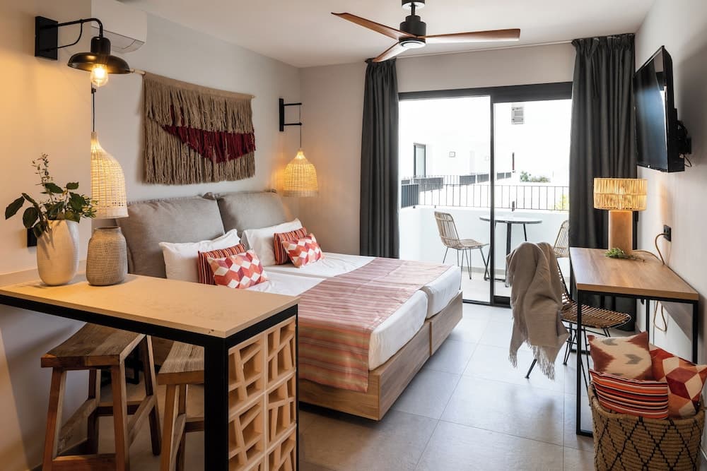 Aparthotel Casita Blanca - Adults Only, Sant Antoni de Portmany, photo 6