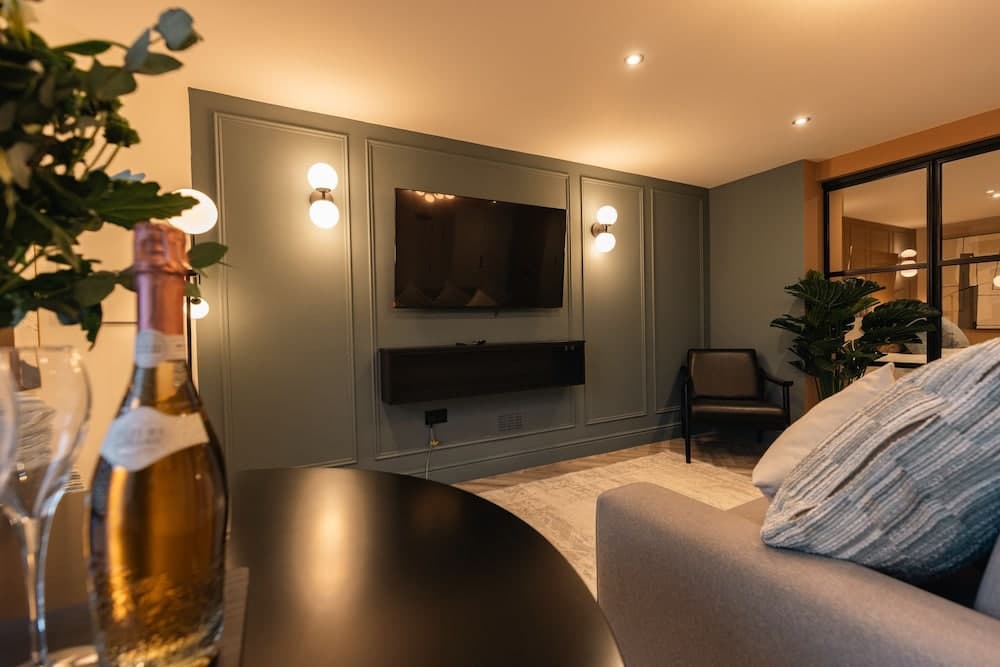 Luxury Georgian Aparthotel by Hauss Ayr - 5mins to Beach, Town Centre!, Ayr, photo 4