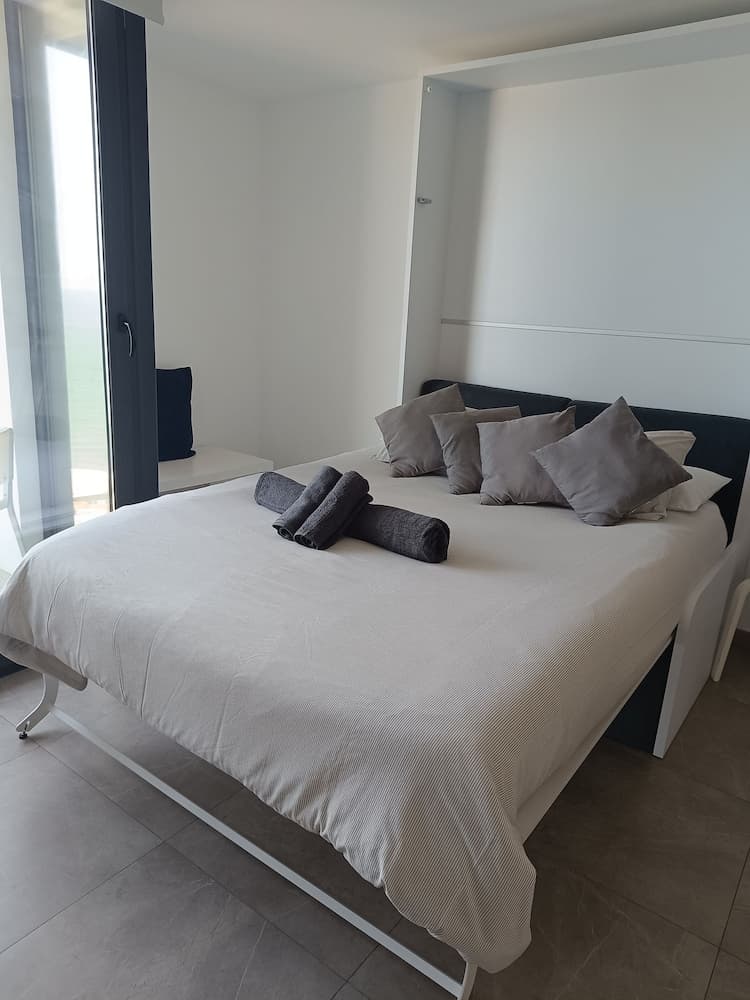 E1 18th Floor Studios, Sea & Beach Views, Gibraltar, photo 5