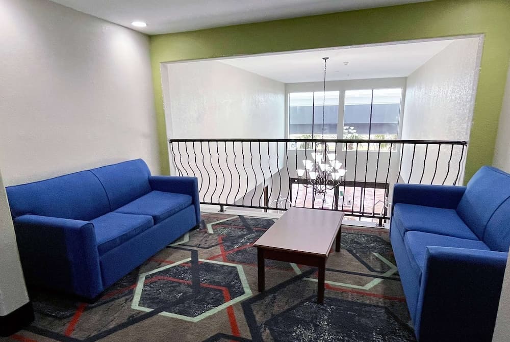 Hawthorn Extended Stay by Wyndham College Station South, College Station, photo 2