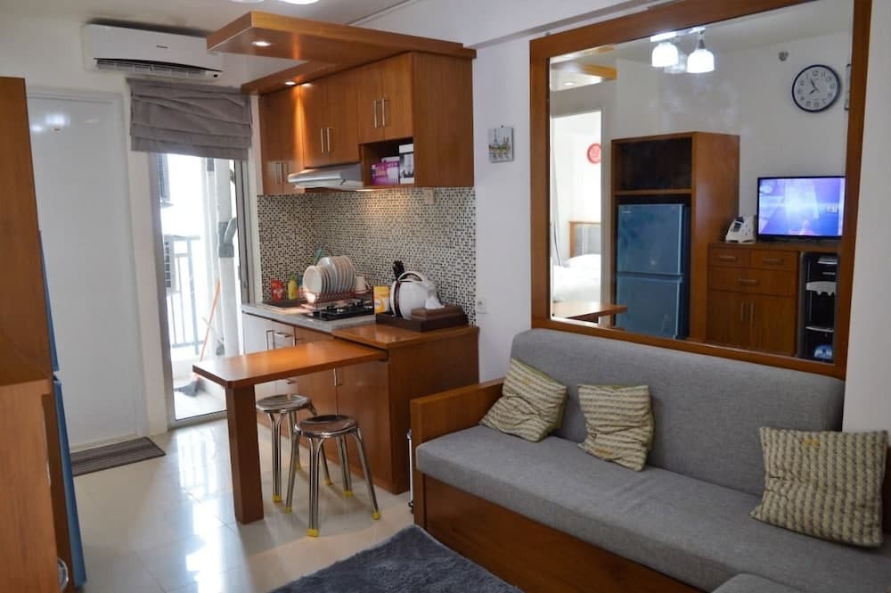 Roomku at Bassura City Apartment, Jakarta, photo 6