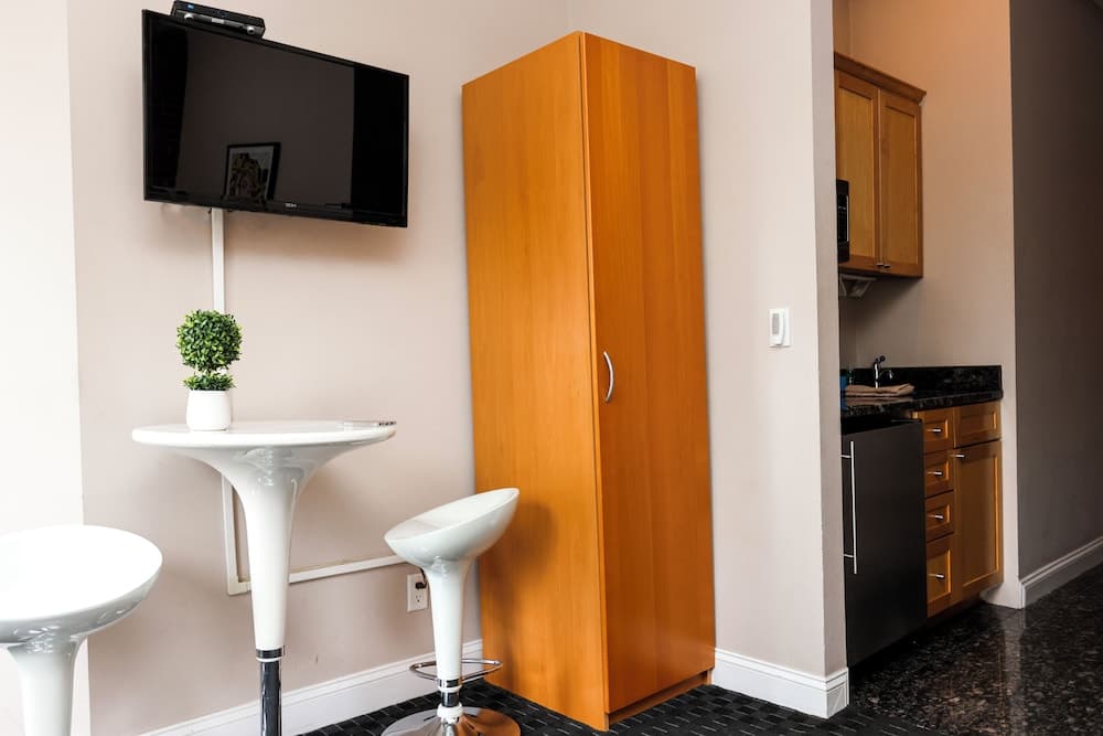 Maverick Suites at 400 Columbus Ave, Boston, photo 2