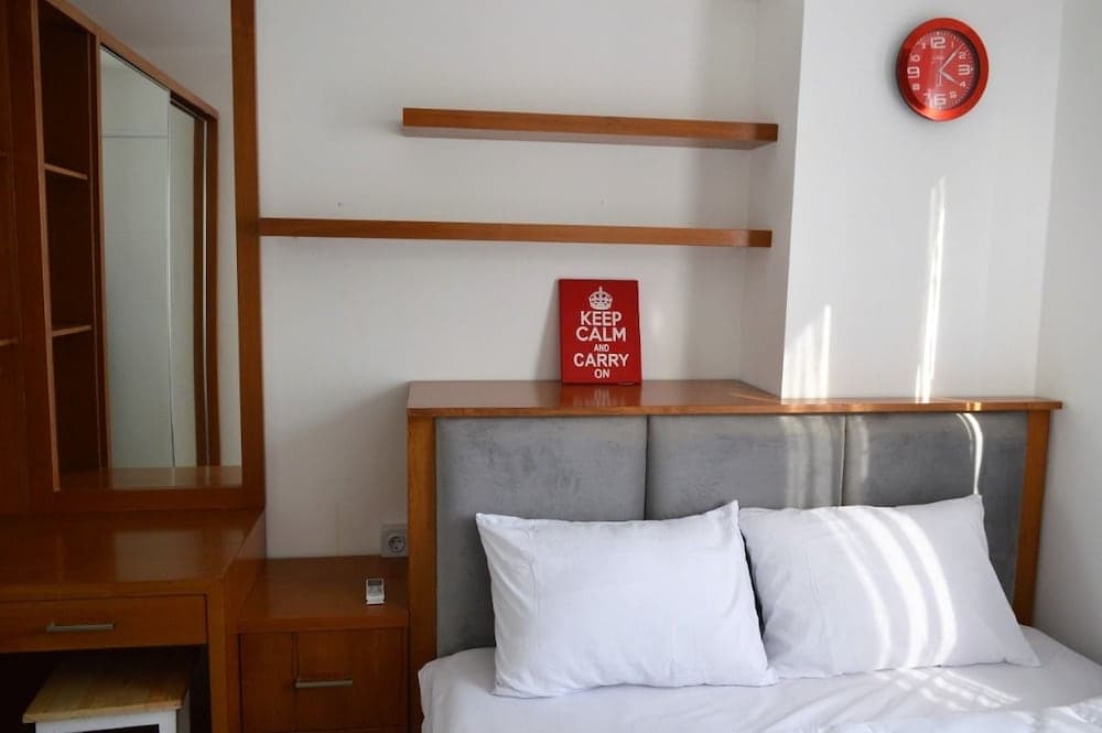 Roomku at Bassura City Apartment, Jakarta, photo 4