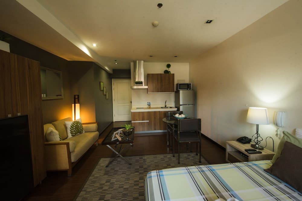 Seven Doors in Gramercy Makati, Makati, photo 2