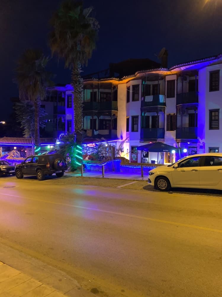 Orkide Apart Hotel, Ula