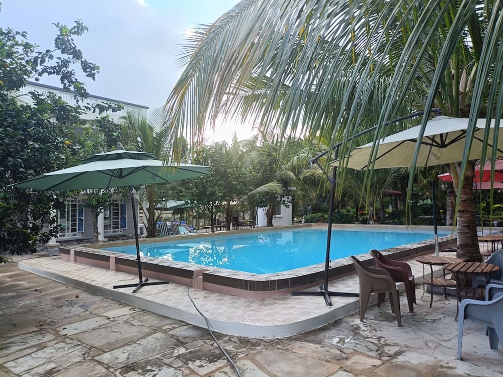Escape hole, Mwabungo, photo 6