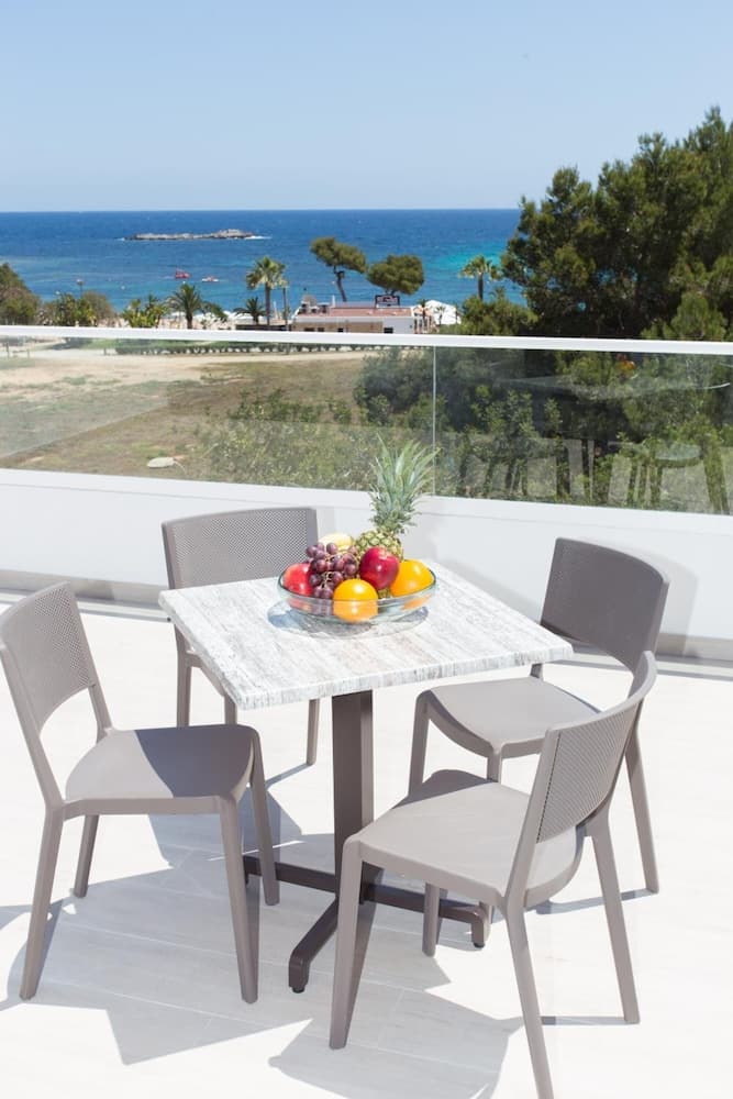 Apartamentos Typic Art, Ibiza, photo 2