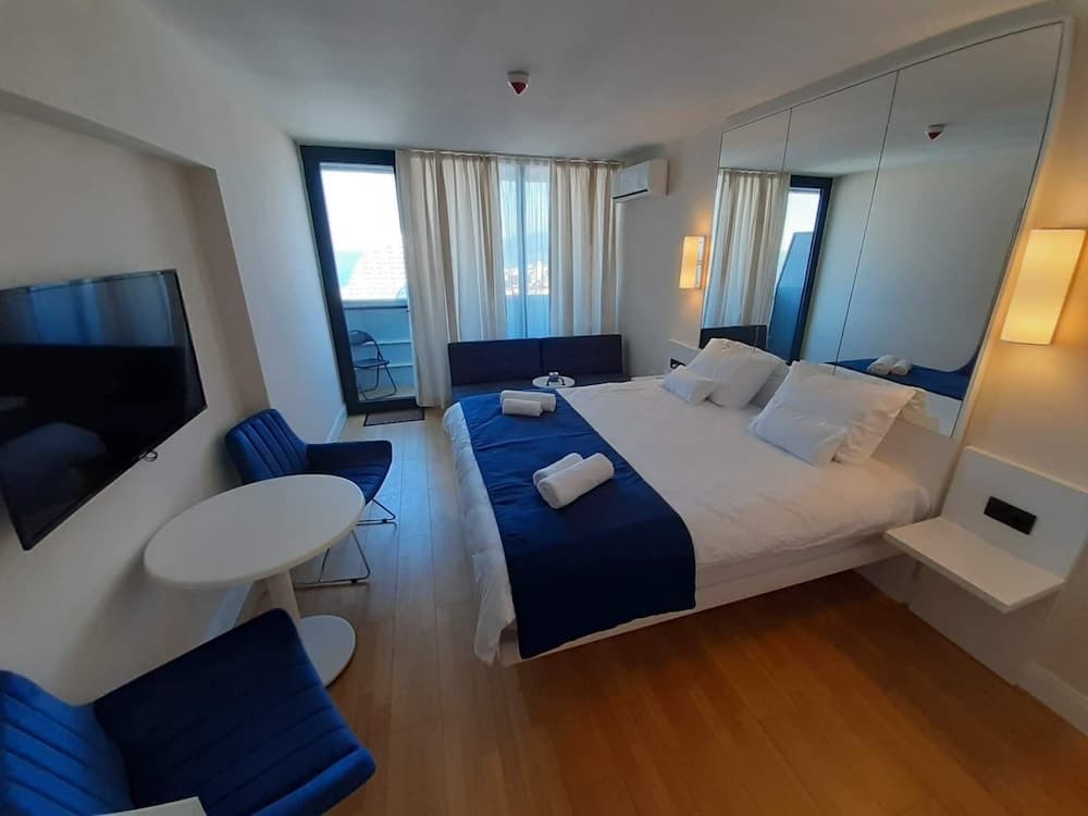 Apartment with view of the sea and city, Batumi, photo 2