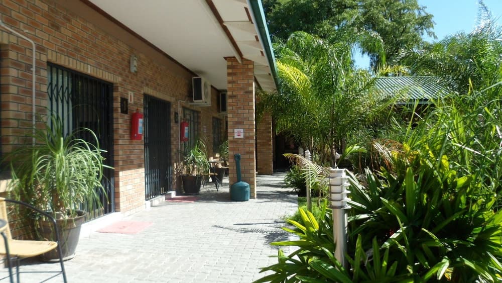 Queness Inn, Maun