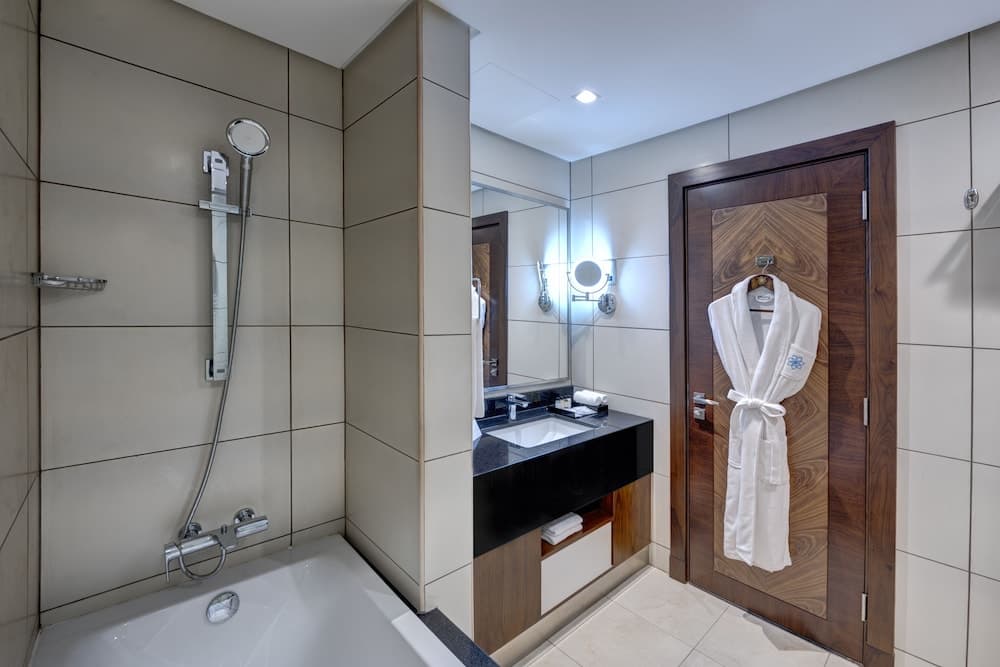 Royal Continental Suites, photo 3