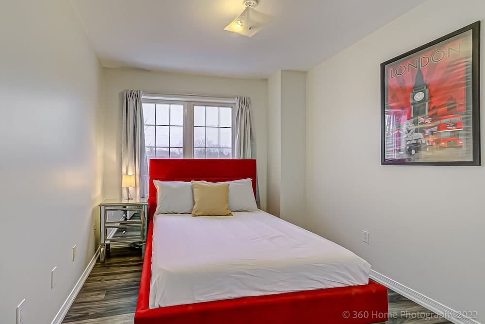 Urban Retreat A Modern 5BR Townhouse, Toronto, photo 3