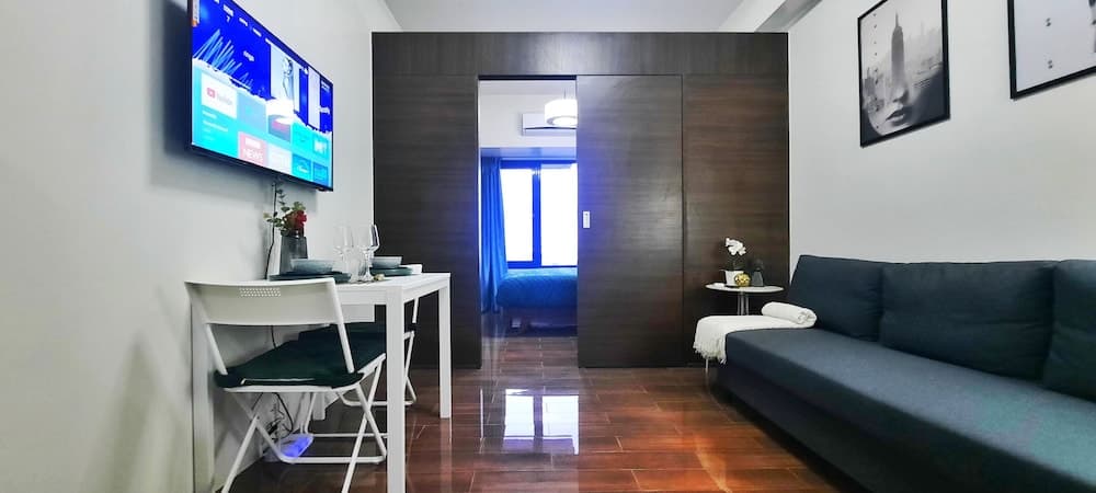 CitySkyline View 53F-Air Residences, Makati, photo 5