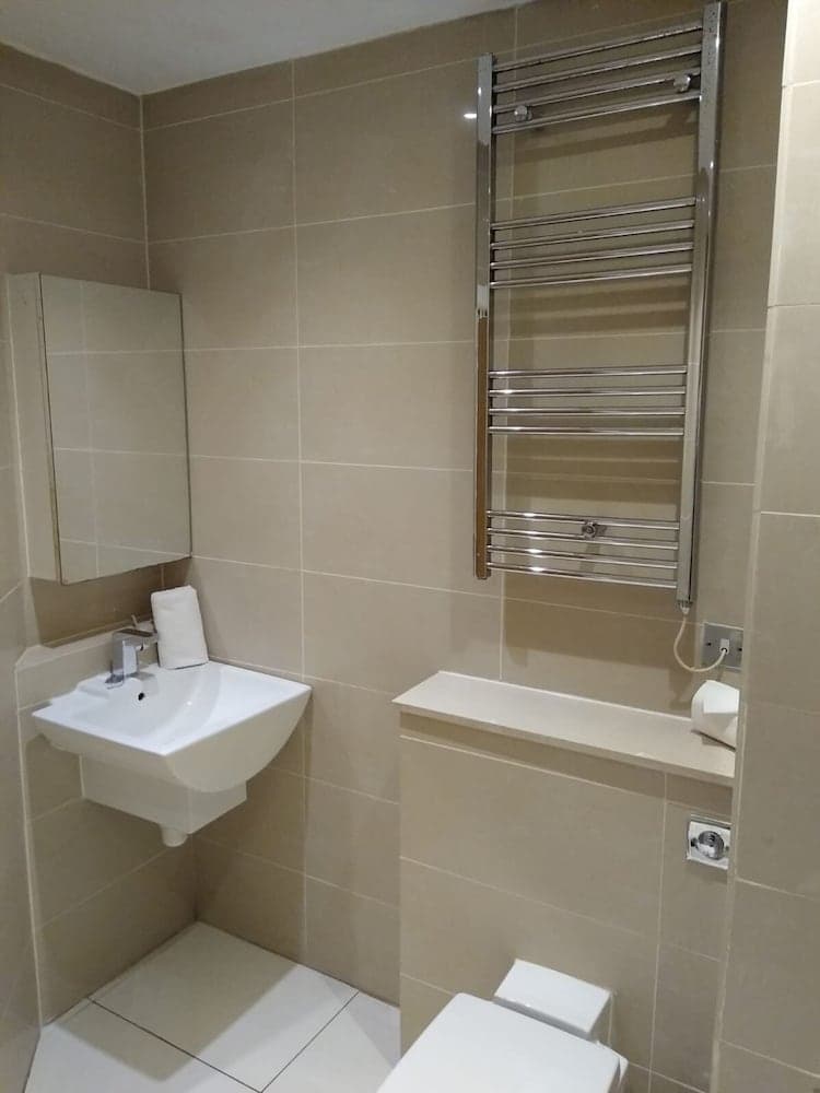 Contractor Bookers at Infinity Apartments, Liverpool, photo 4