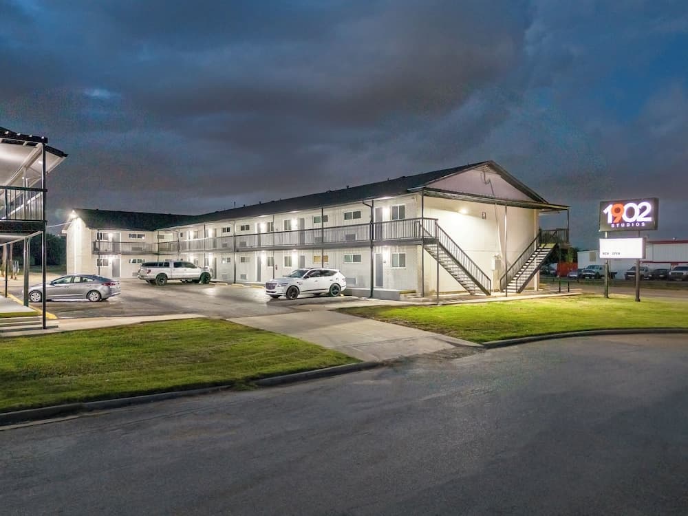 1902 Studios, Grand Prairie