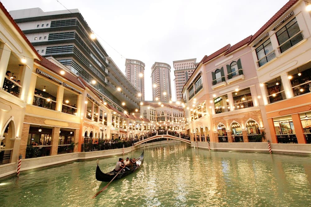 MaxStays Max Pavilion at The Venice Residences, Taguig