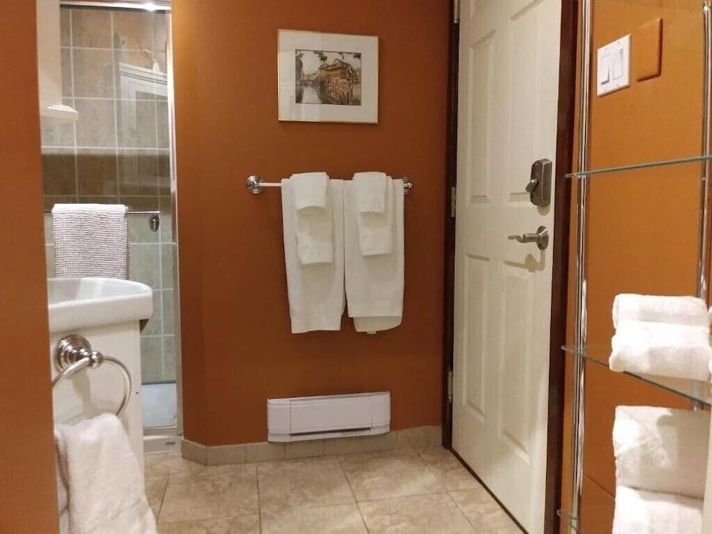 Vieux-Old Farnham Appart Condotel1, Farnham, photo 5