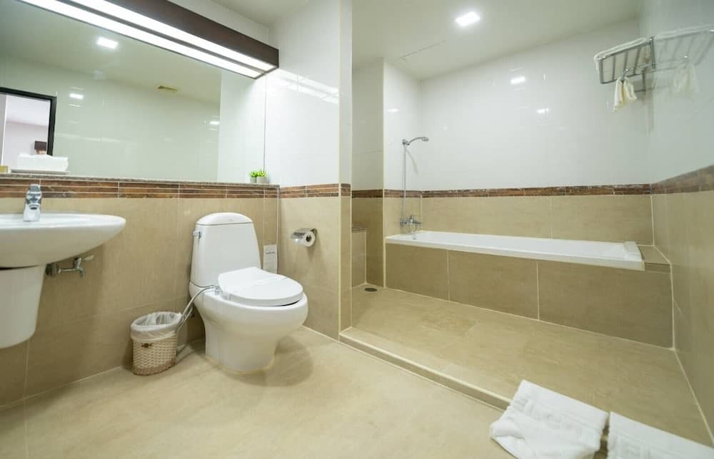 J - Town Serviced Apartments, Si Racha, photo 3