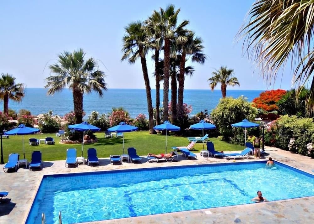 Rododafni Beach Apartments, Chlorakas
