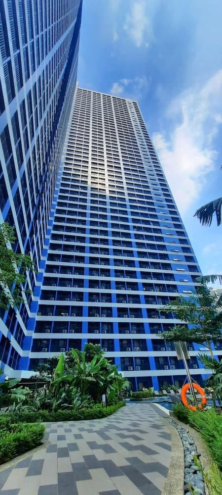 CitySkyline View 53F-Air Residences, Makati