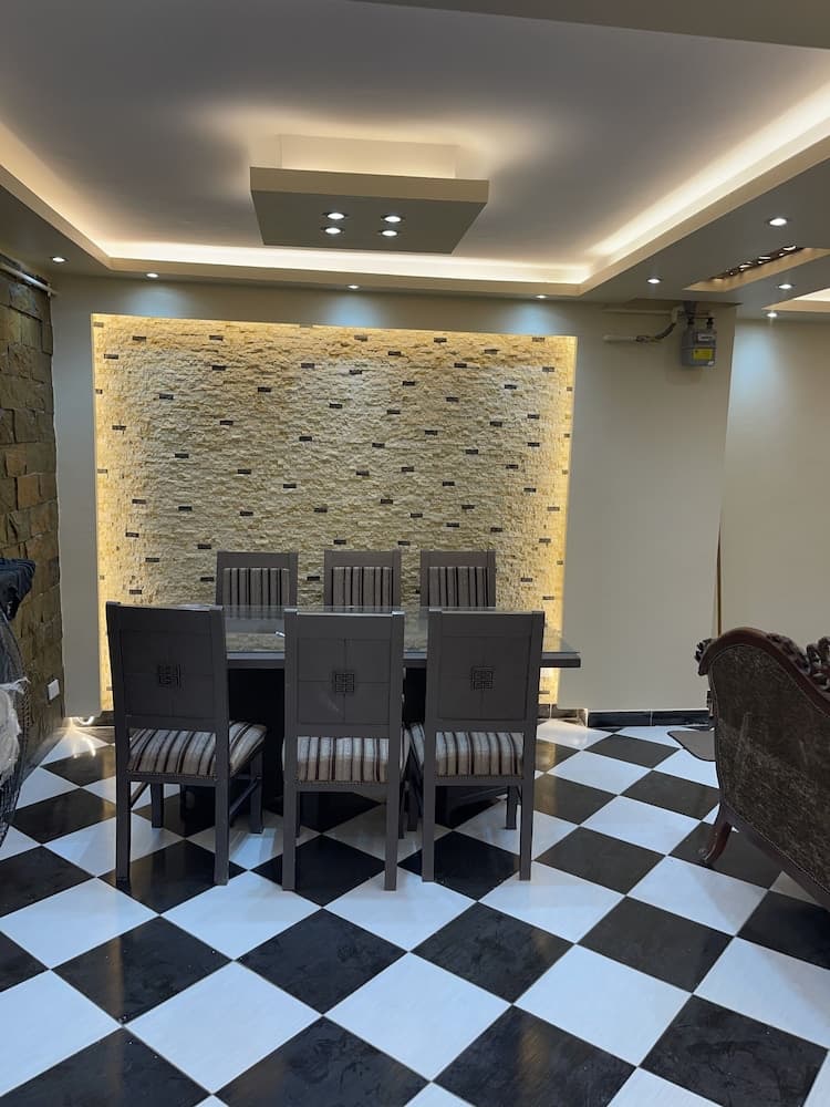 Hostal Latino, Giza