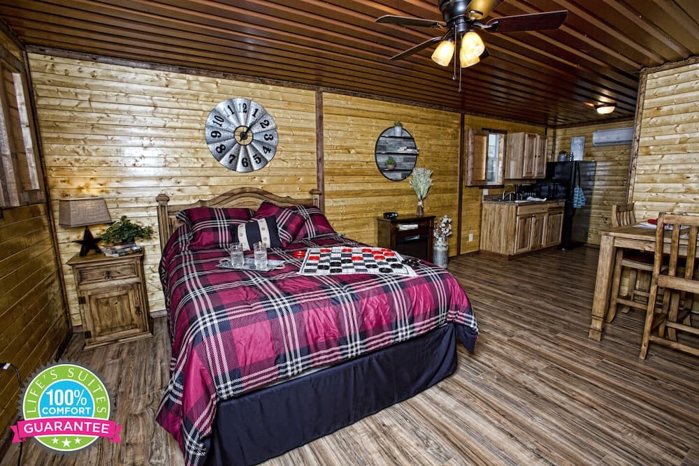 Life's Suites, Hamlin