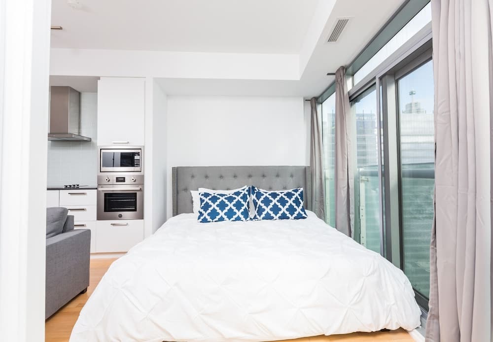 Bedroom at Front St - Entertainment District