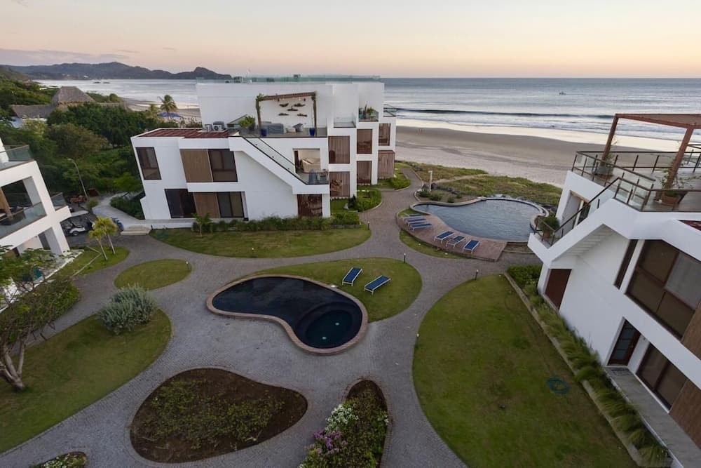 Hacienda Iguana Beach and Golf Resort, Tola