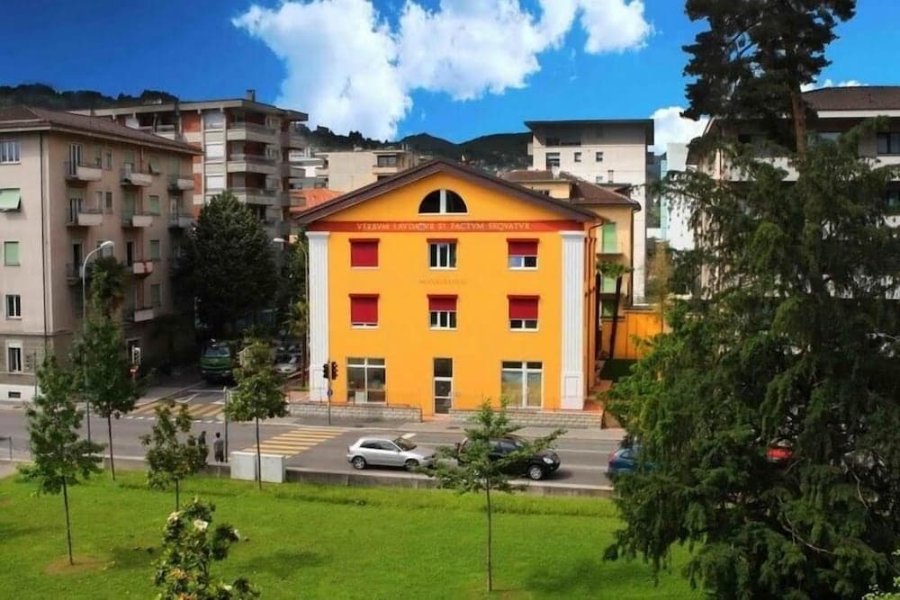 GuestHouse Lugano University, Lugano