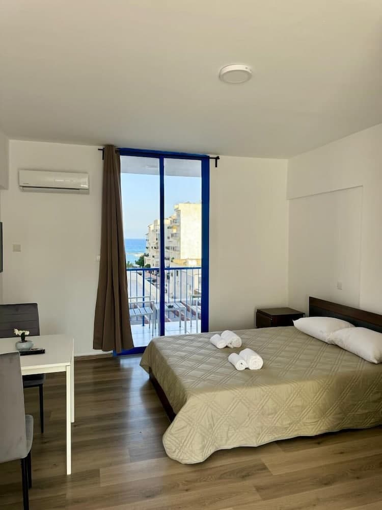 M-HOTEL APARTMENTS, Limassol, photo 2
