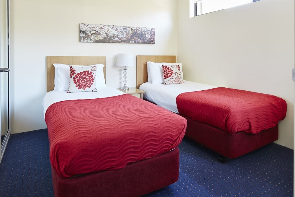 Manuka Park Apartments, Griffith, photo 3
