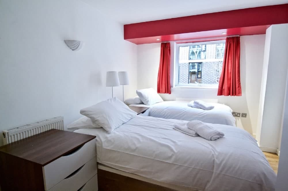Hotel room at 62-66 Farringdon by condokeeper