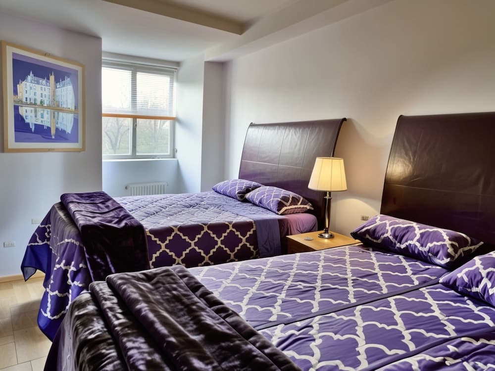 Modern Westwood Executive Suite, photo 4