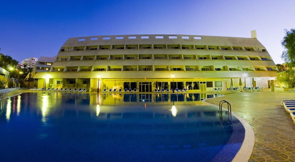 Apartamentos Pirámides, Arona