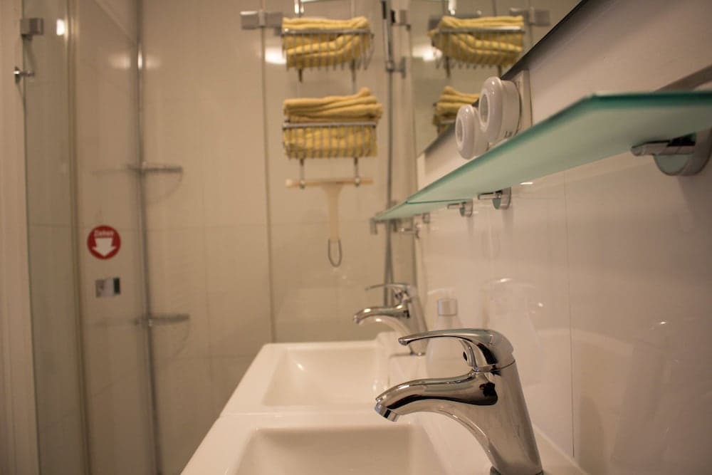 Bathroom at Pension Kaiser Ludwig